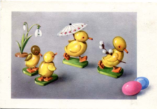 Rysunek przedstawia cztery kaczuszki  i kraszanki