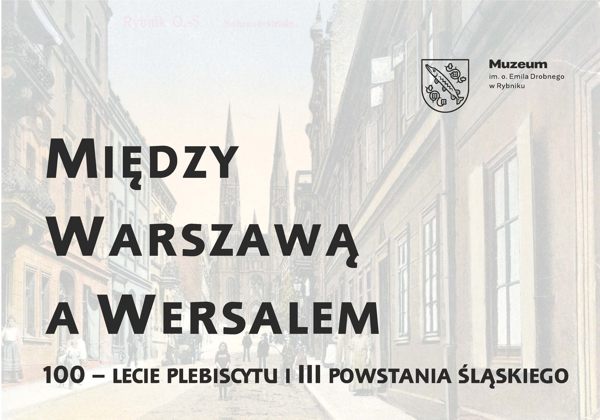 Plansza z napisem Między Warszawą a Wersalem